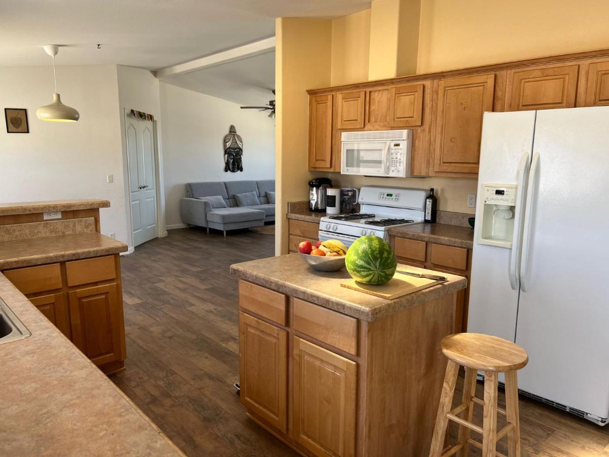 Bodhi House, Joshua Tree National Park Hostel Туентинайн Палмс Екстериор снимка