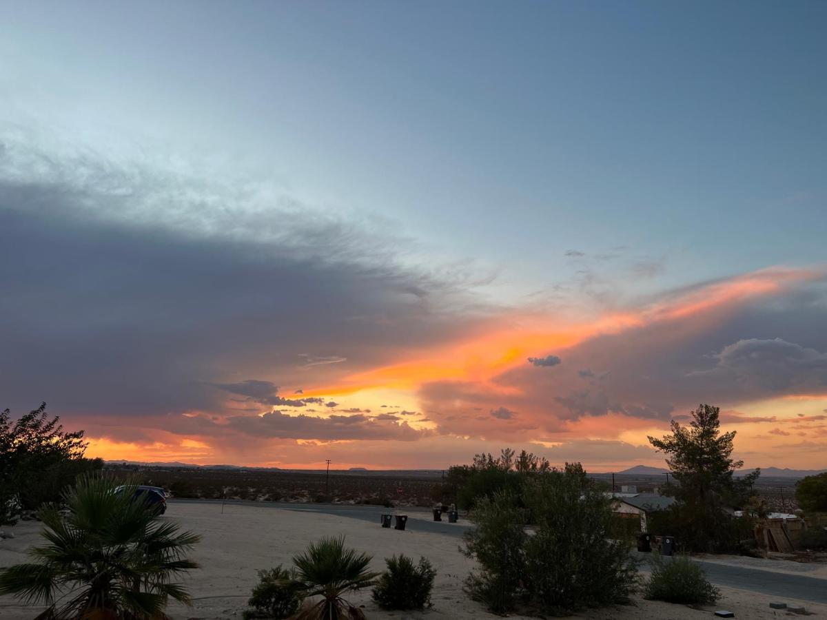 Bodhi House, Joshua Tree National Park Hostel Туентинайн Палмс Екстериор снимка