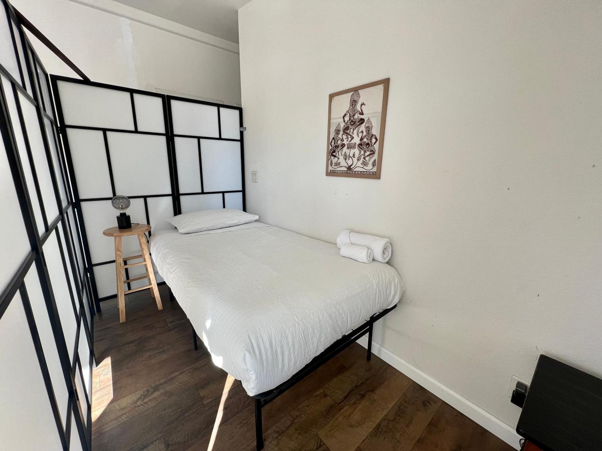Bodhi House, Joshua Tree National Park Hostel Туентинайн Палмс Екстериор снимка