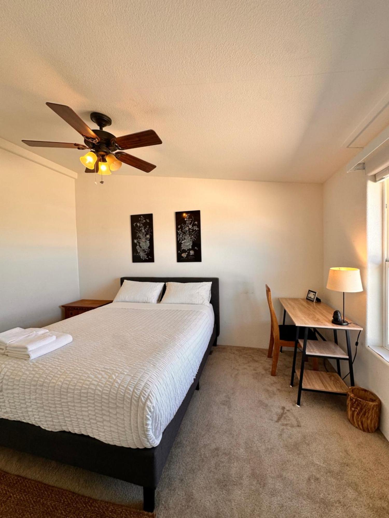 Bodhi House, Joshua Tree National Park Hostel Туентинайн Палмс Екстериор снимка