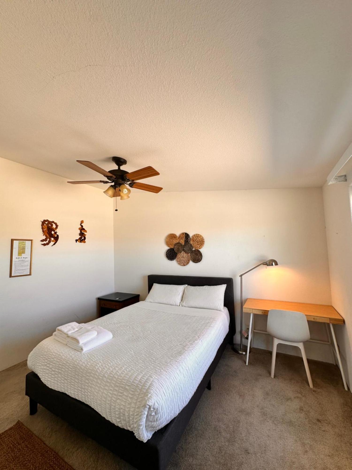 Bodhi House, Joshua Tree National Park Hostel Туентинайн Палмс Екстериор снимка