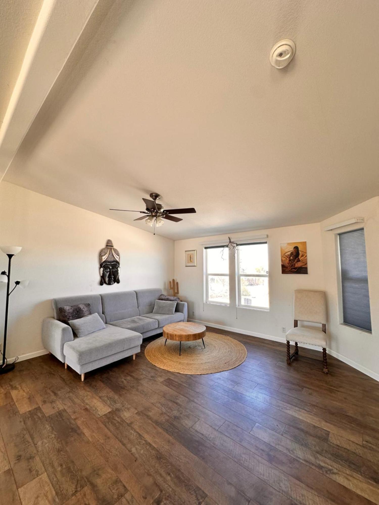 Bodhi House, Joshua Tree National Park Hostel Туентинайн Палмс Екстериор снимка