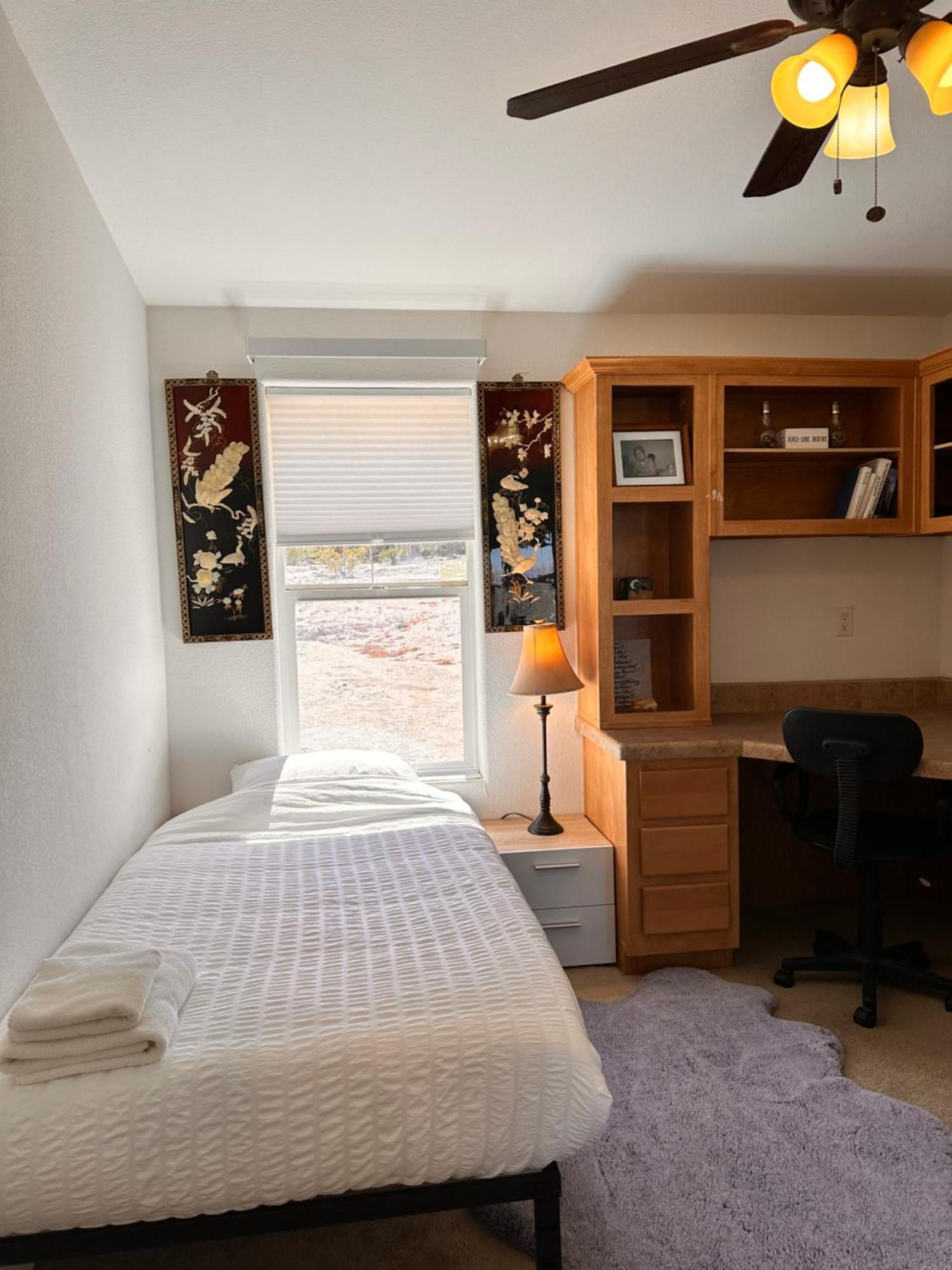 Bodhi House, Joshua Tree National Park Hostel Туентинайн Палмс Екстериор снимка
