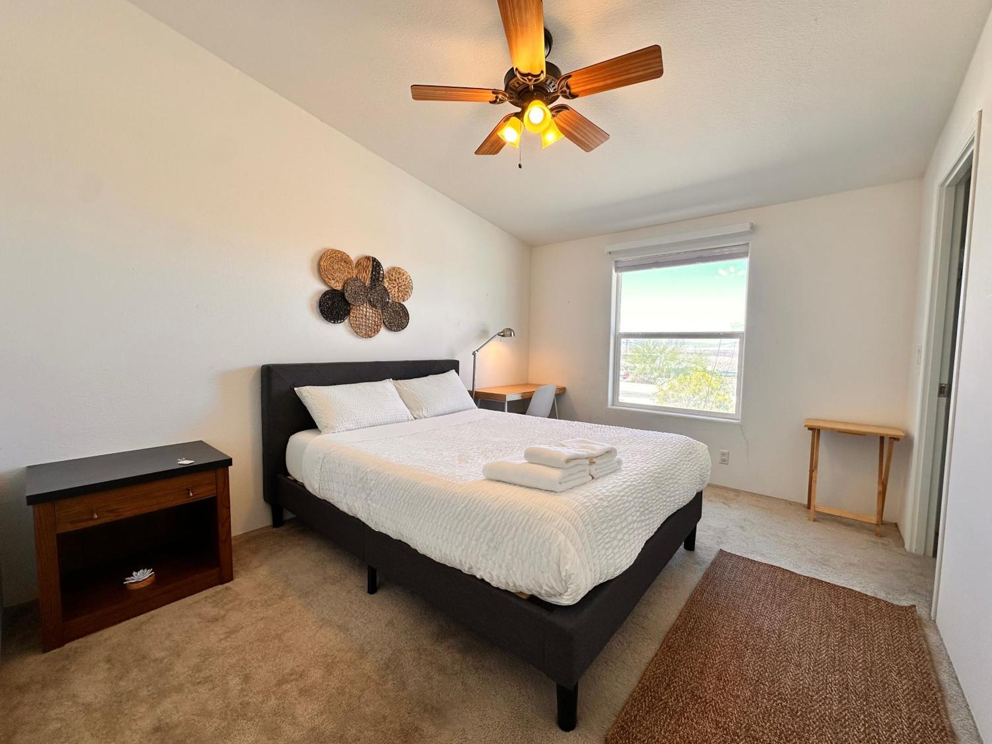 Bodhi House, Joshua Tree National Park Hostel Туентинайн Палмс Екстериор снимка