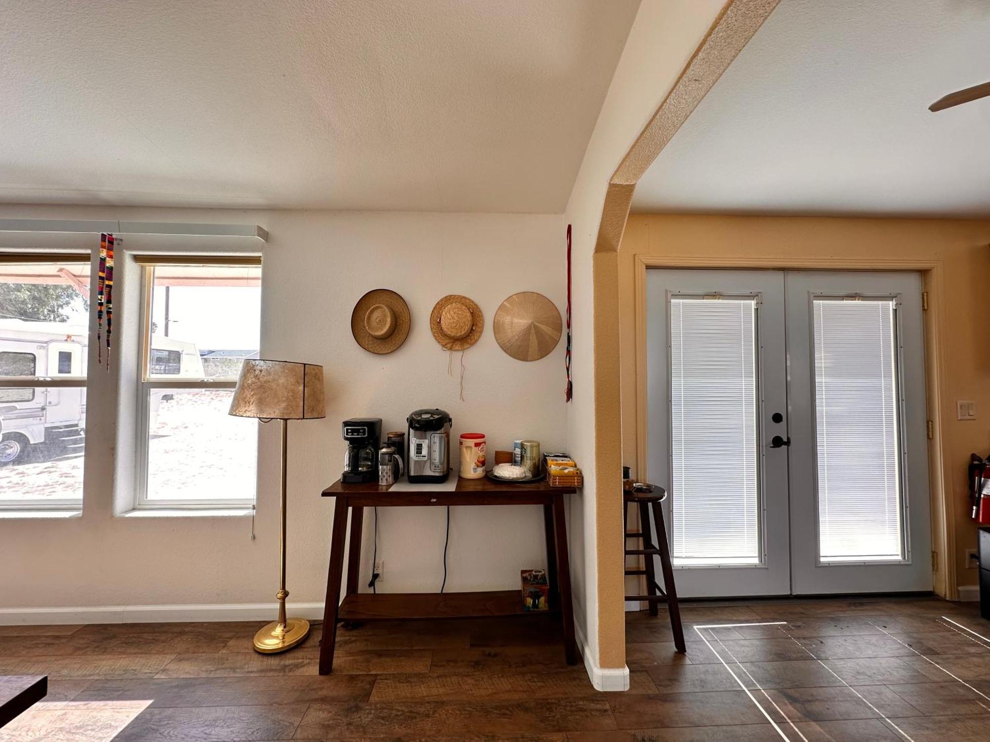 Bodhi House, Joshua Tree National Park Hostel Туентинайн Палмс Екстериор снимка