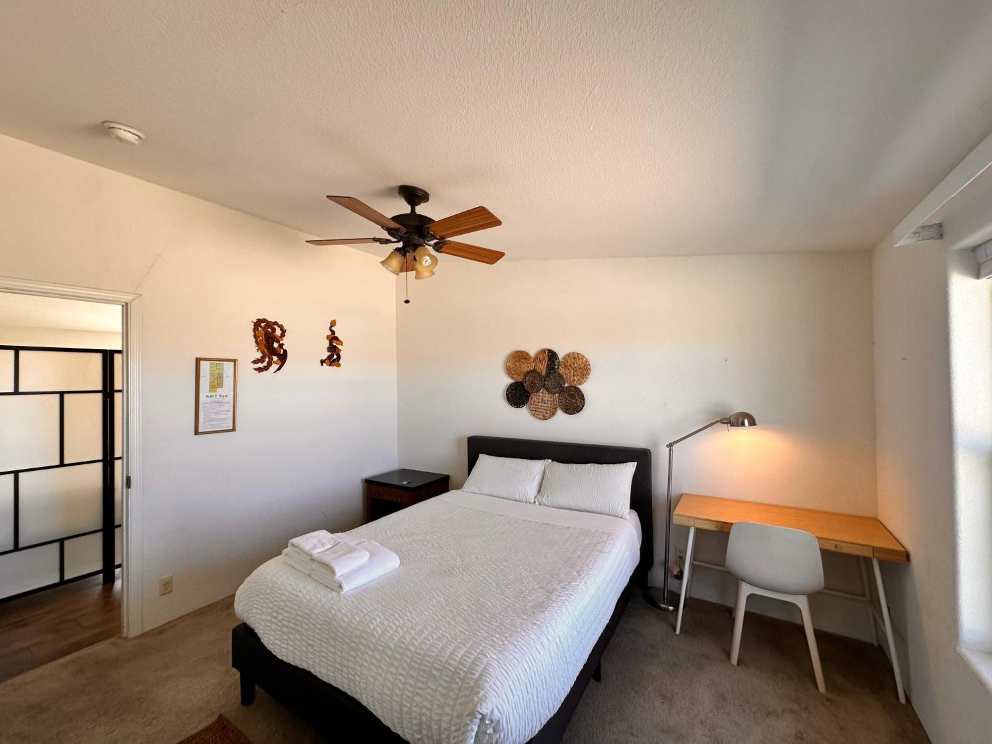 Bodhi House, Joshua Tree National Park Hostel Туентинайн Палмс Екстериор снимка