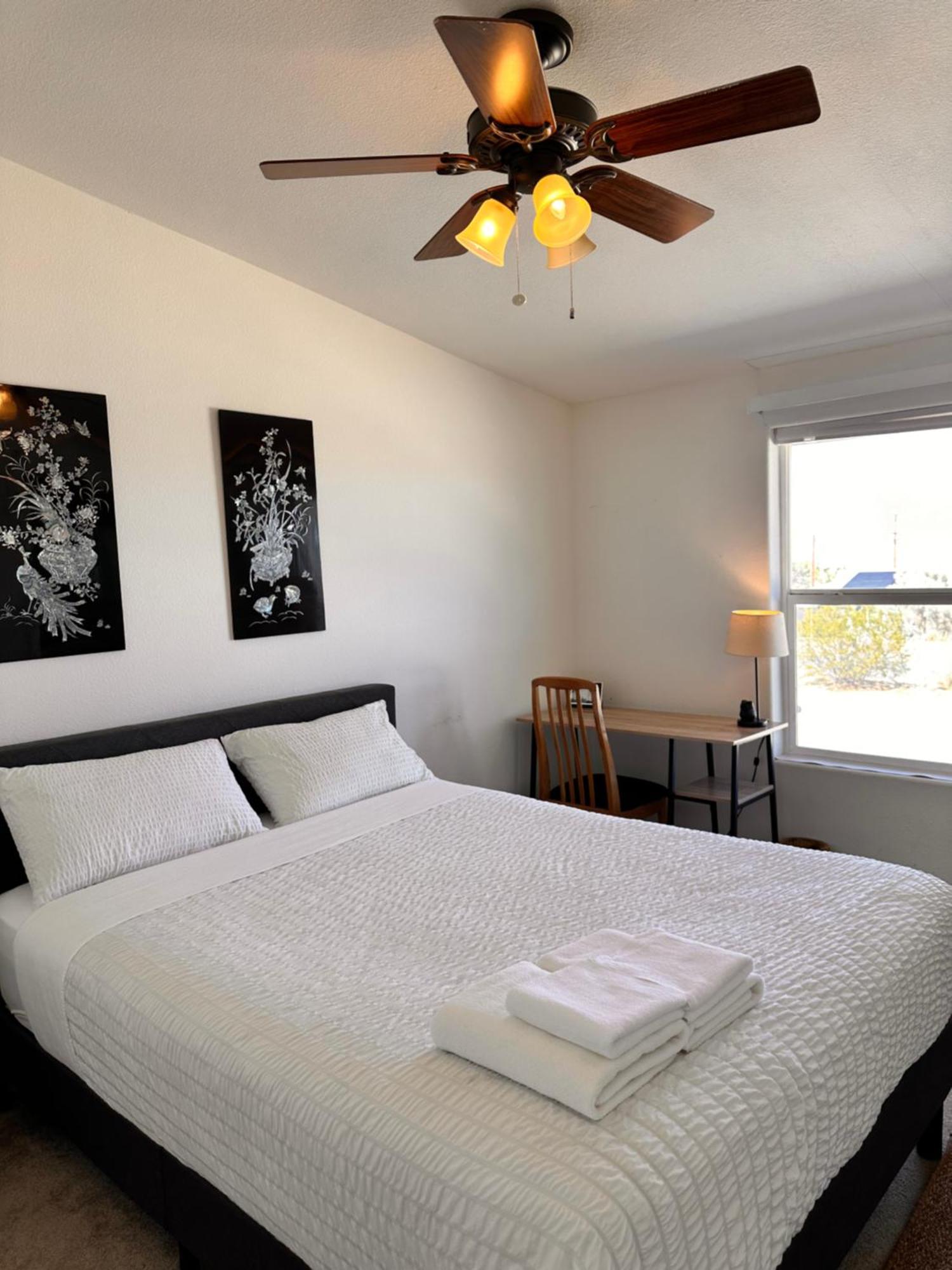 Bodhi House, Joshua Tree National Park Hostel Туентинайн Палмс Екстериор снимка