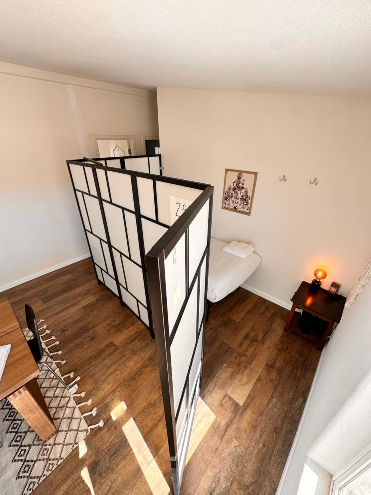 Bodhi House, Joshua Tree National Park Hostel Туентинайн Палмс Екстериор снимка