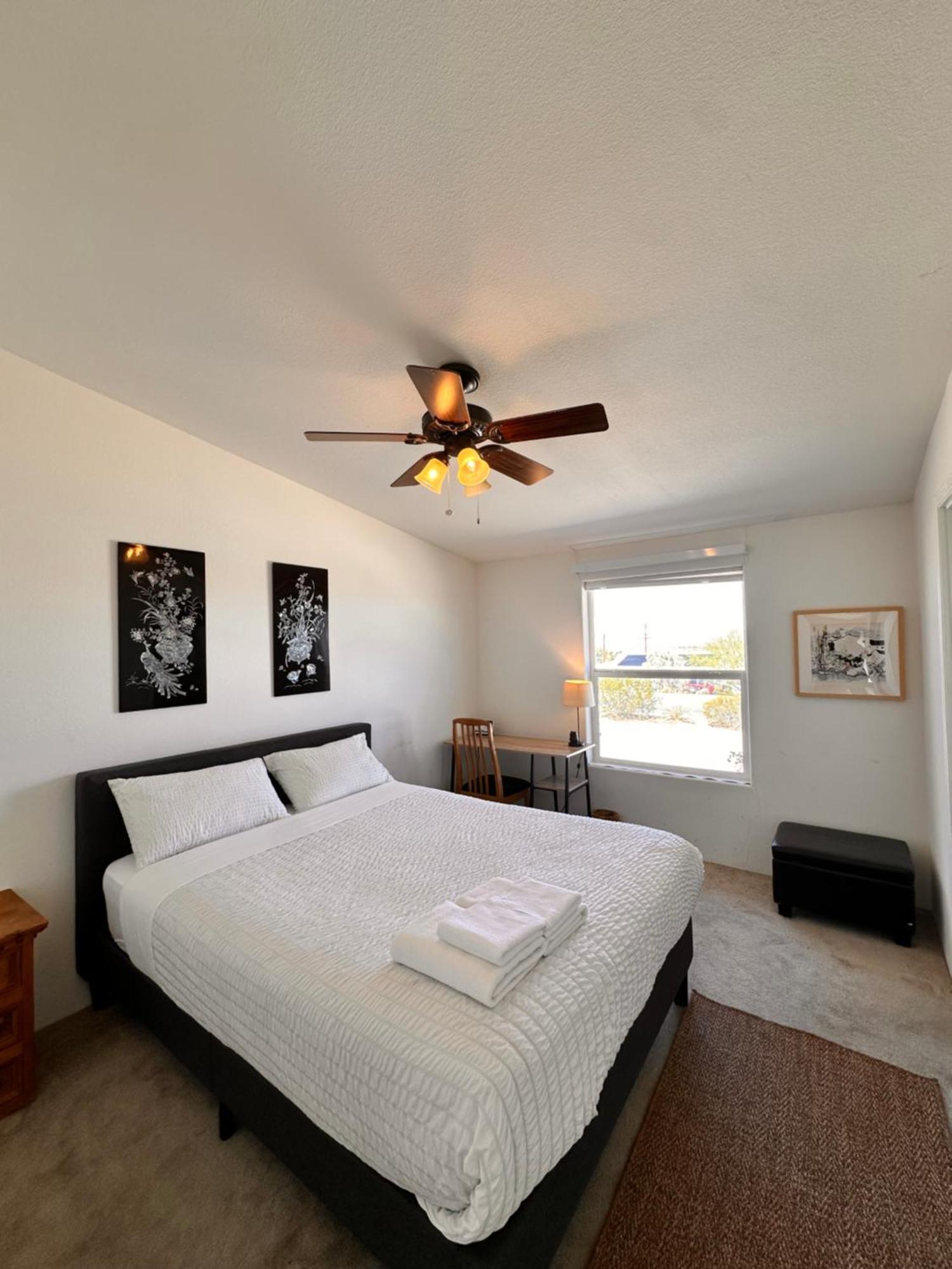 Bodhi House, Joshua Tree National Park Hostel Туентинайн Палмс Екстериор снимка