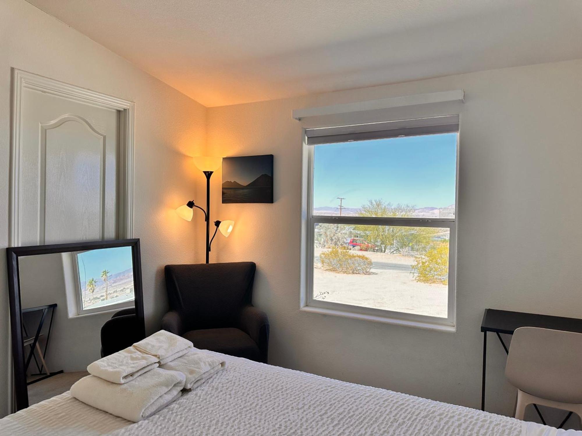 Bodhi House, Joshua Tree National Park Hostel Туентинайн Палмс Екстериор снимка