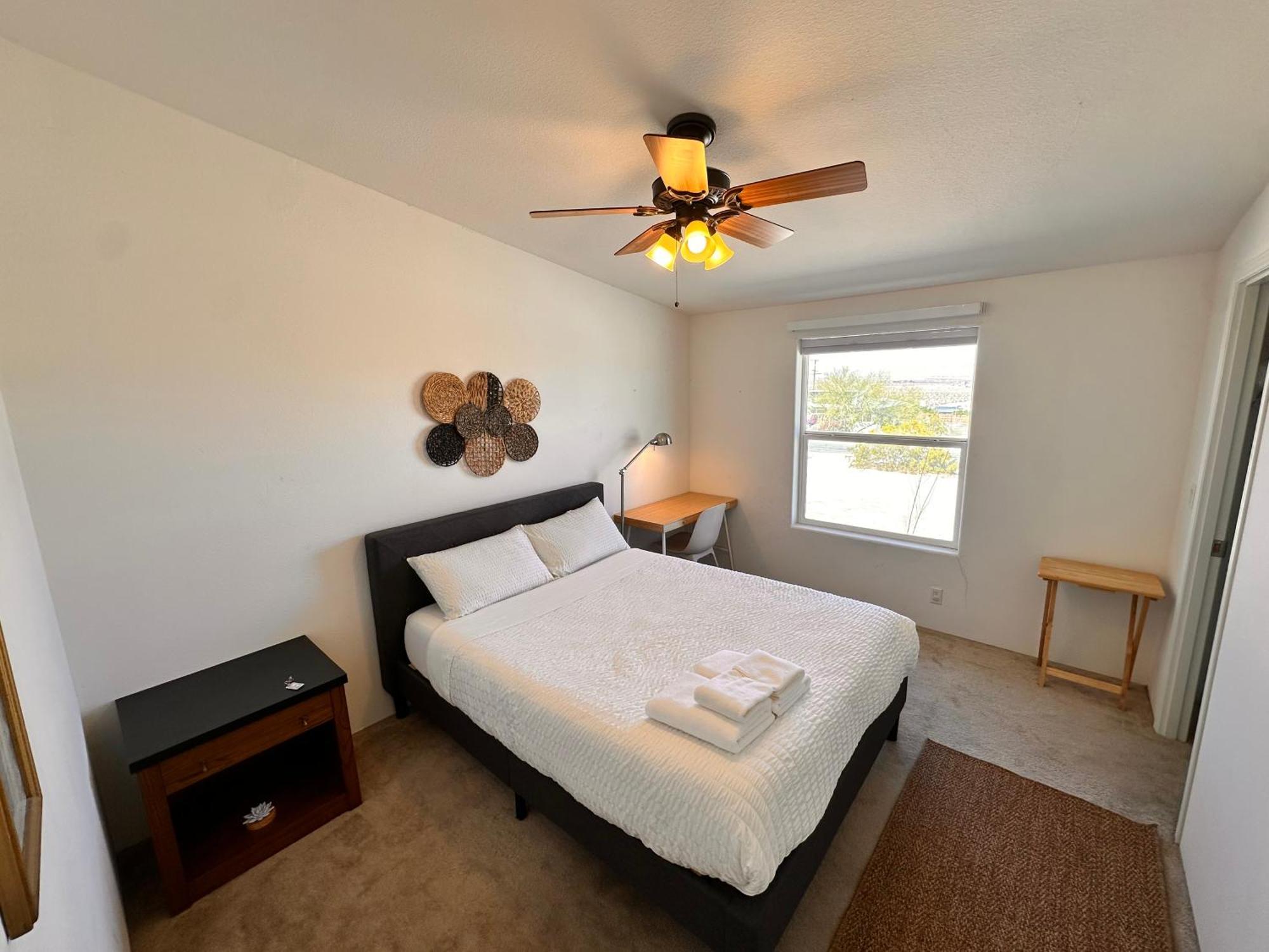 Bodhi House, Joshua Tree National Park Hostel Туентинайн Палмс Екстериор снимка